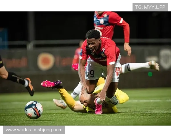 里尔18岁法国小将布阿迪欧联杯染红,经历成长代价 里尔18岁法国小将布阿迪欧联杯染红,经历成长代价